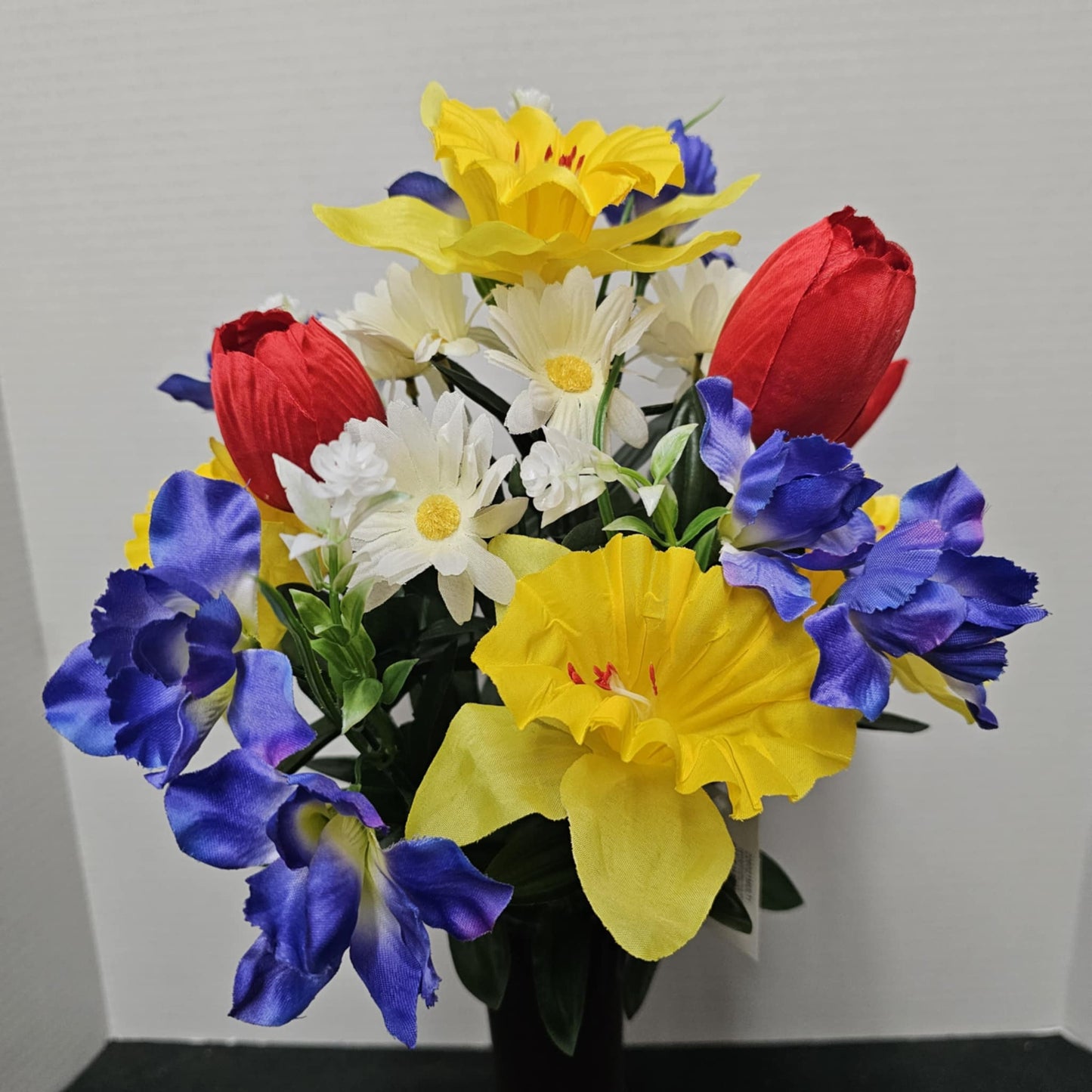 18" Daffodil, Tulip & Iris Bush