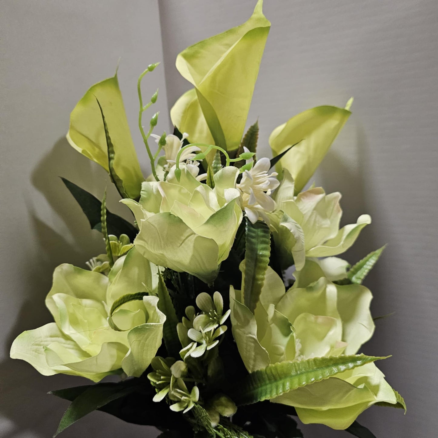 172099-GREEN - Magnolia & Calla Lily Mix