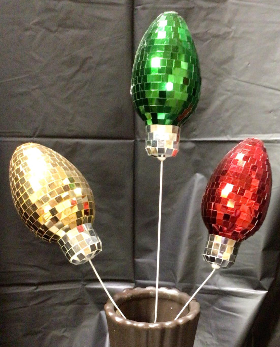 XS143926 - 16.75" Mirror 3 Light Bulb Pick - Red, Emerald Green, Gold