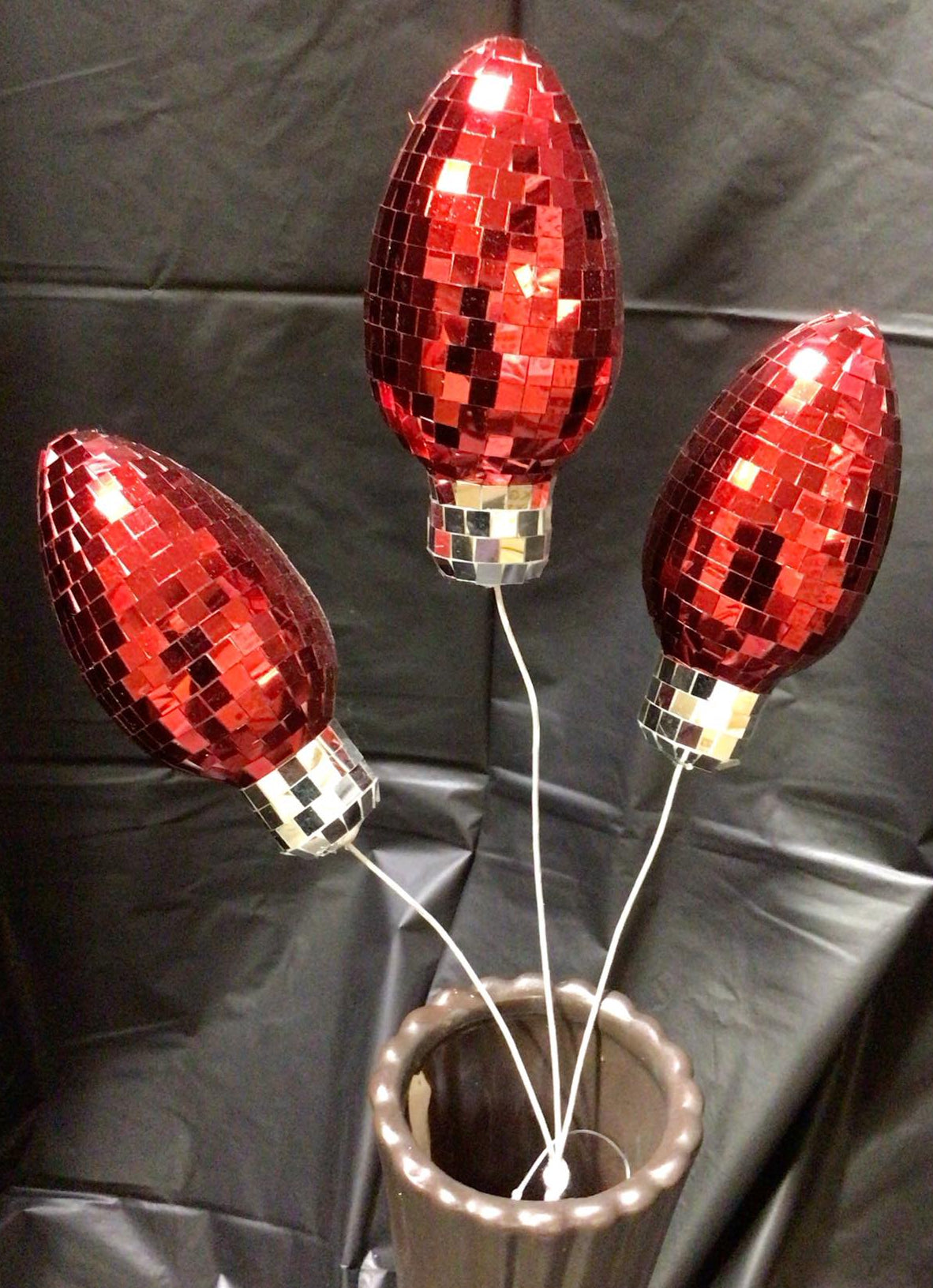XS143924 - 16.75" Mirror 3 Light Bulb Pick - Red
