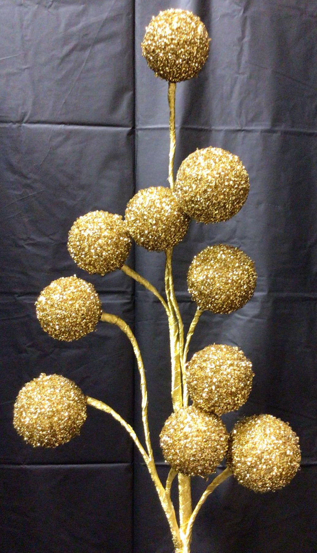 XS141908 - 26" Curly Foil Ball Spray - Gold