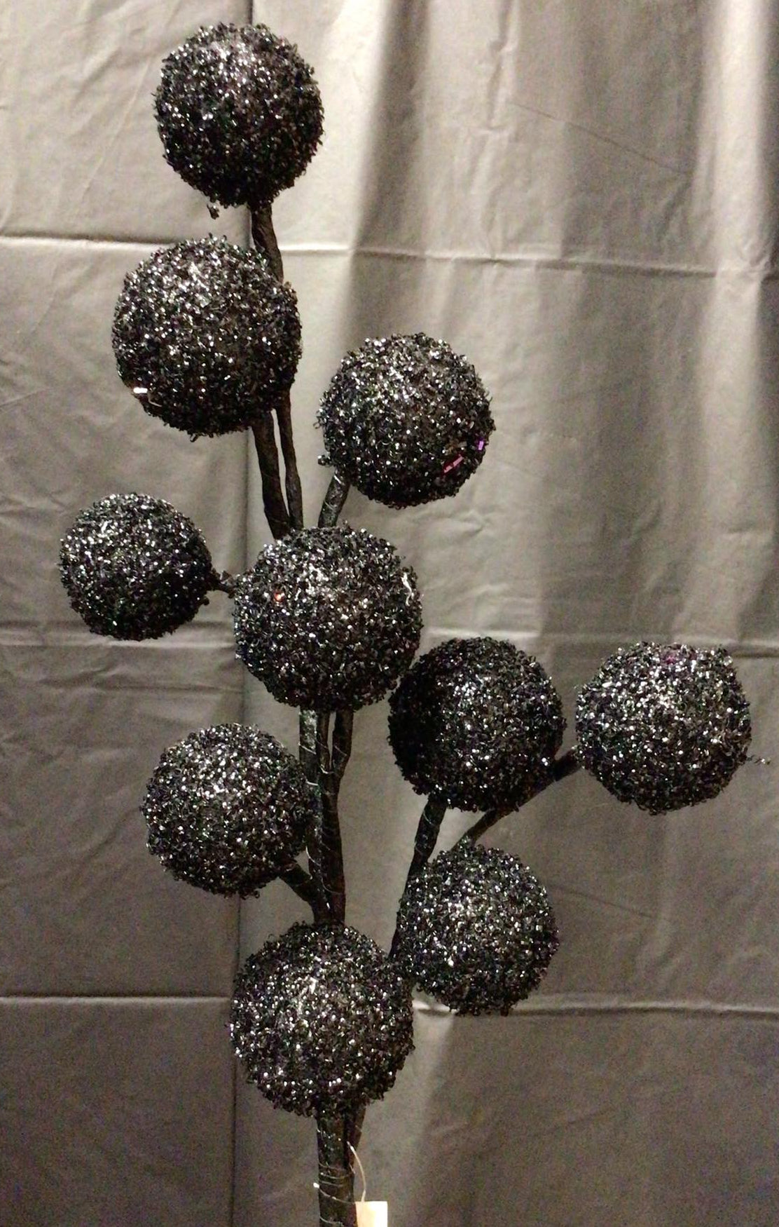 XS141902 - 26" Curly Foil Ball Spray - Black