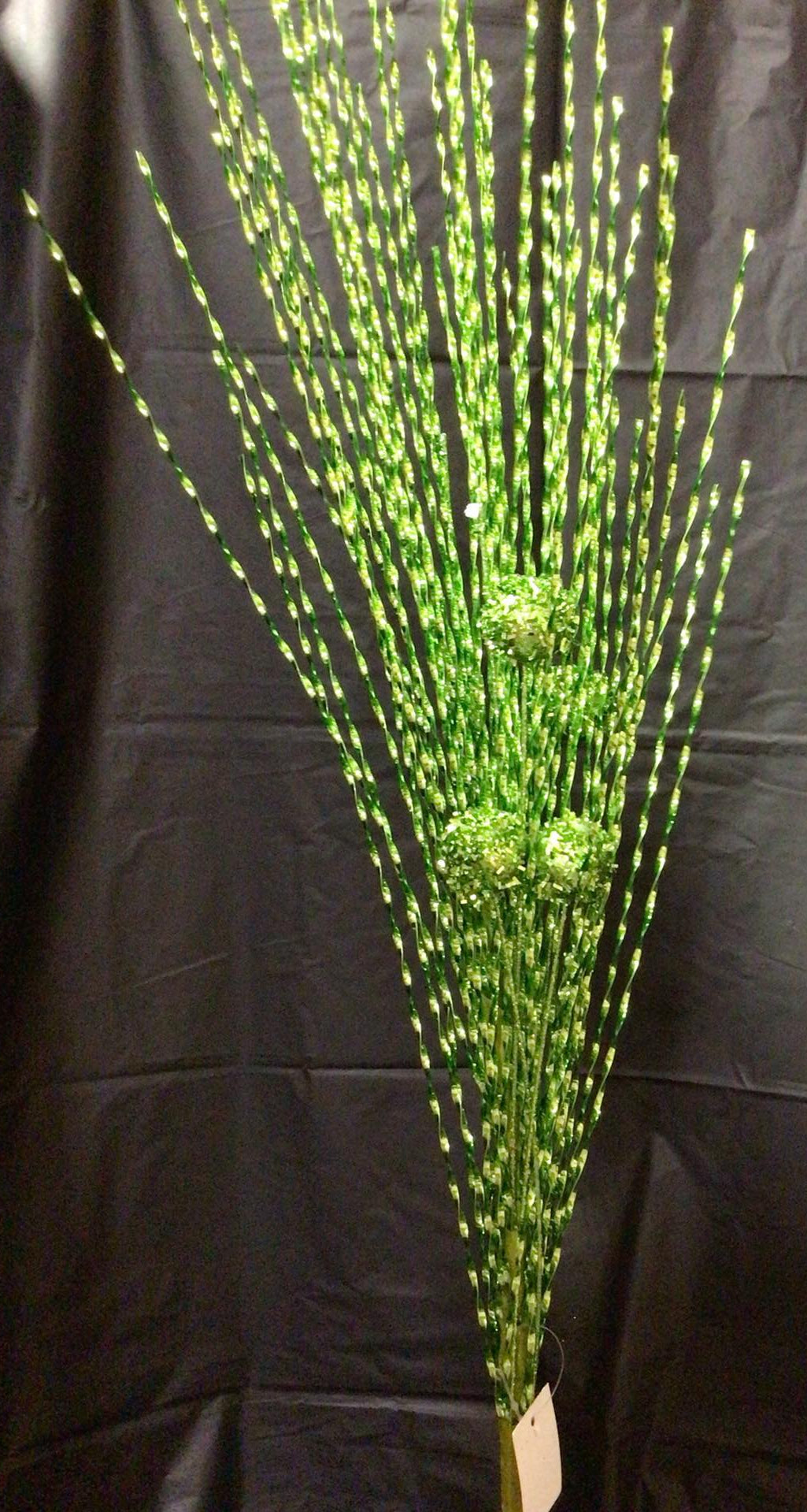 255064GN - 33" Ball & Pine Spray - Green