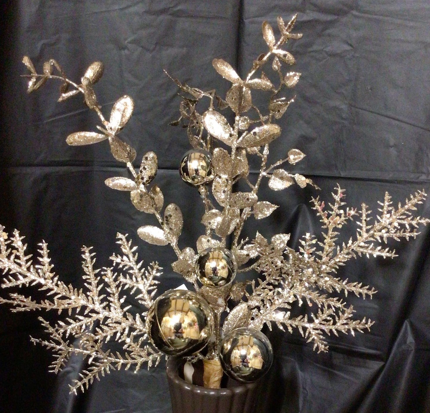 143132CH - 18" Glitter Ball & Berry Spray - Champagne