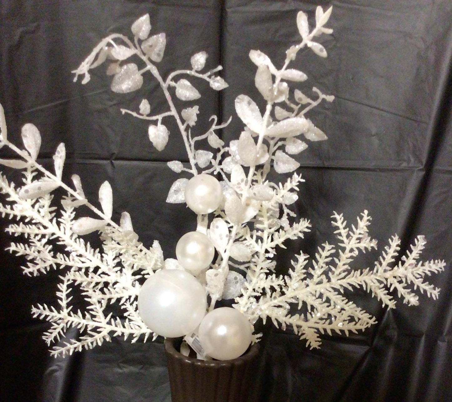 143132WTE - 18" Glitter Ball & Berry Spray - White