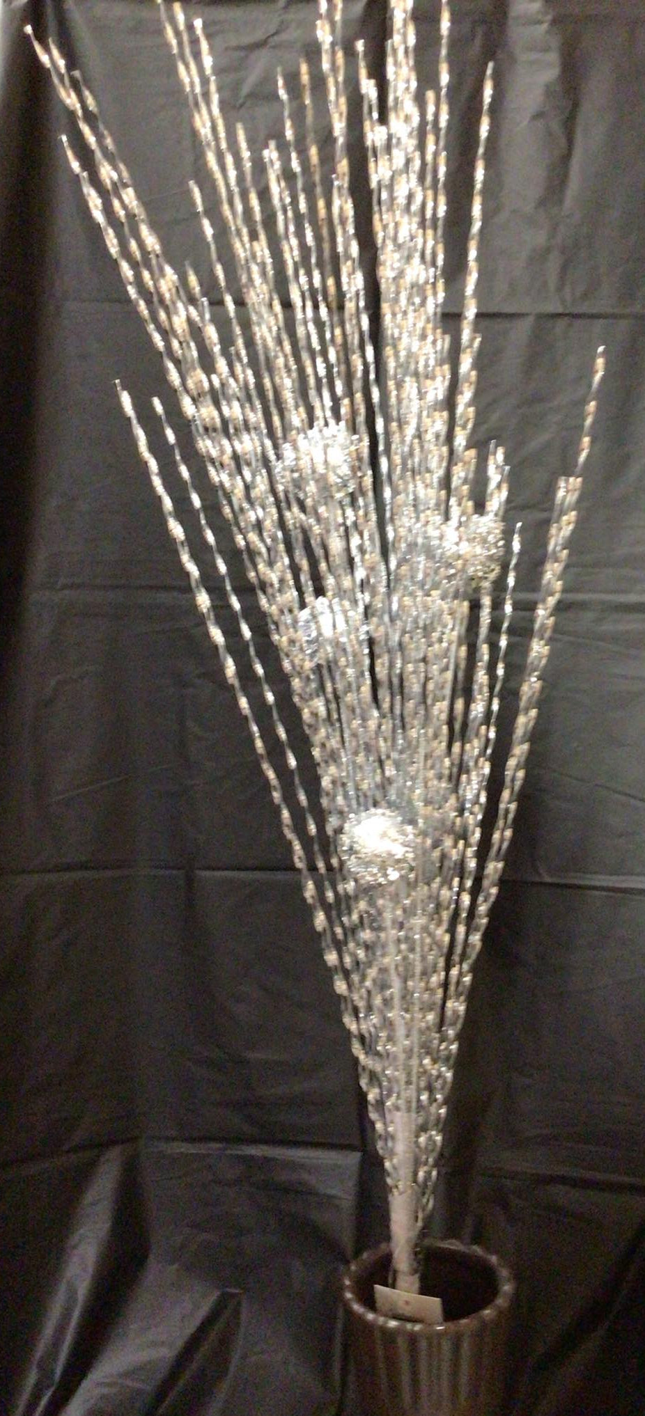 255064WTE - 33" Ball & Pine Spray - White