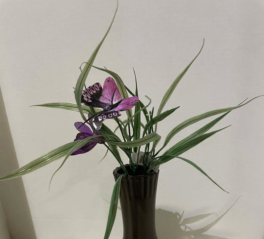 SB6149PU - 12" Grass Bush with Butterfly