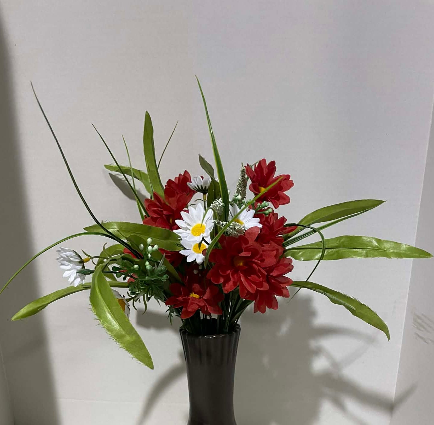 30632 RD/WT - 18" Daisy Astilbe Bush