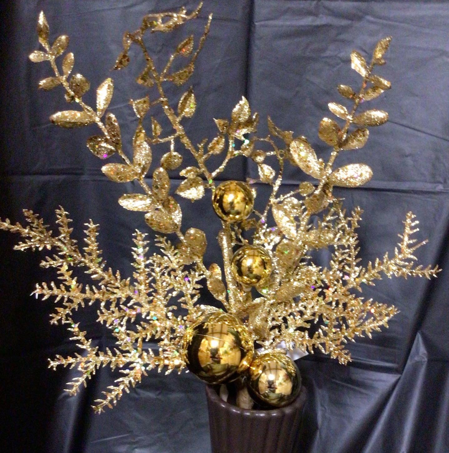 143132GD - 18" Glitter Ball & Berry Spray - Gold